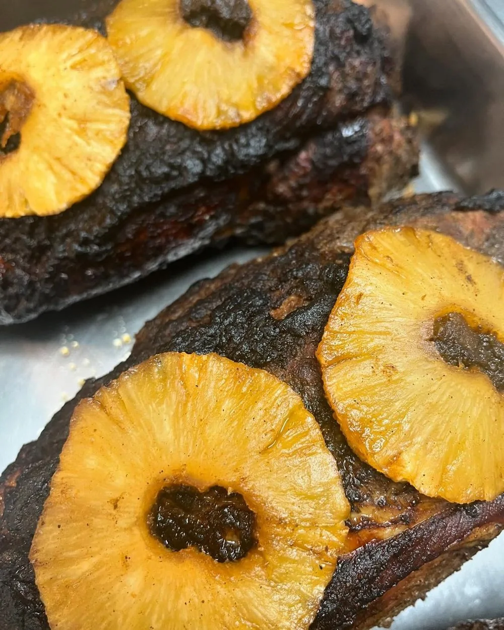 Pineapple-topped cake, fresh baked